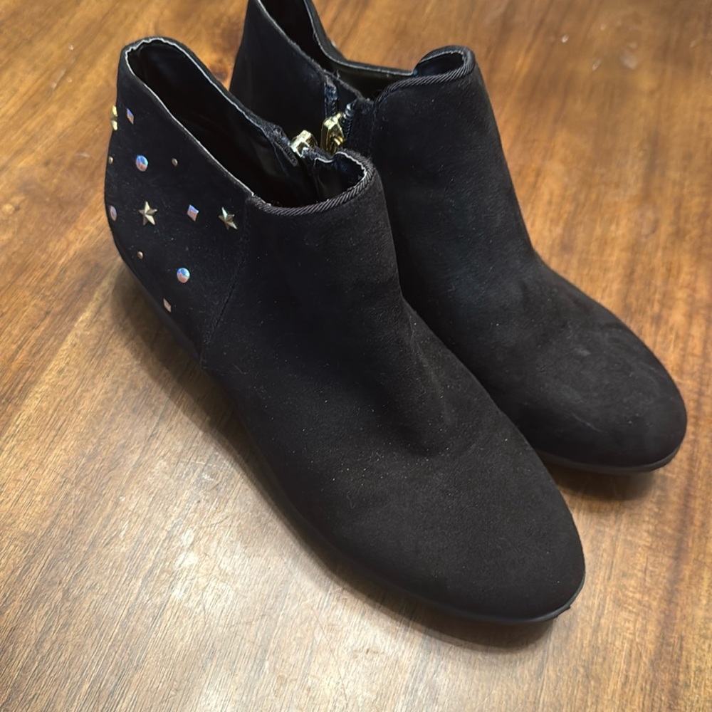 Circus girls boots.